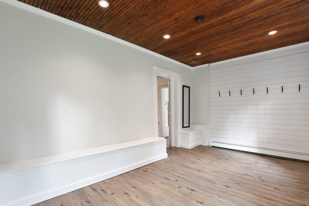 14 West Lane