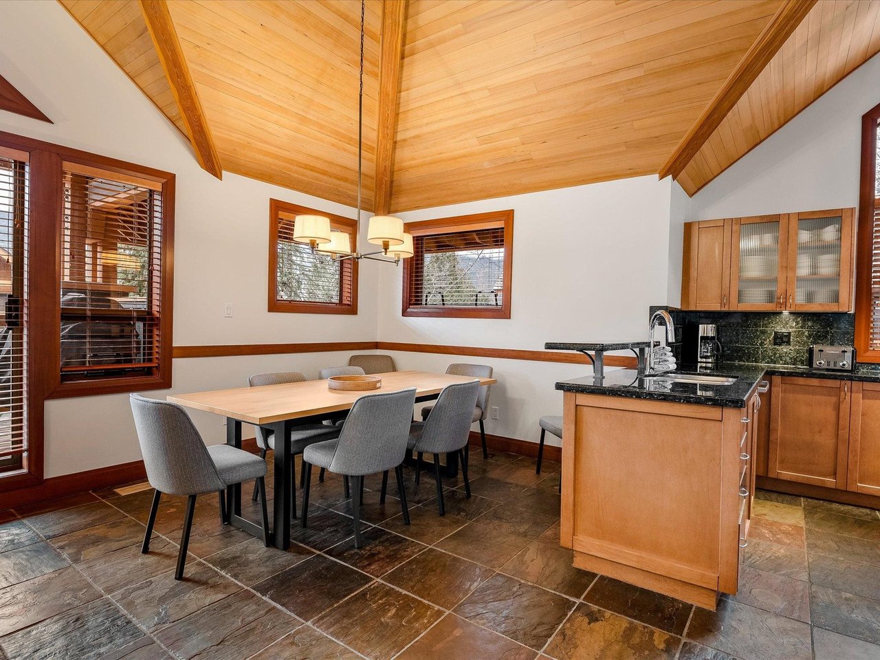 4821C Casabella Cres