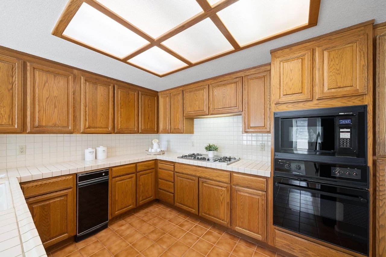13 Tulip Ln