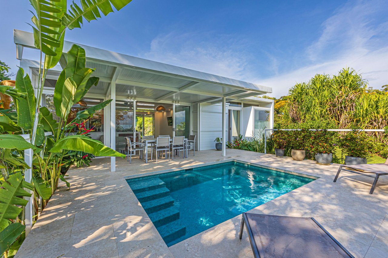 Casa Las Palmeras, Stunning Mountain and Ocean View Home