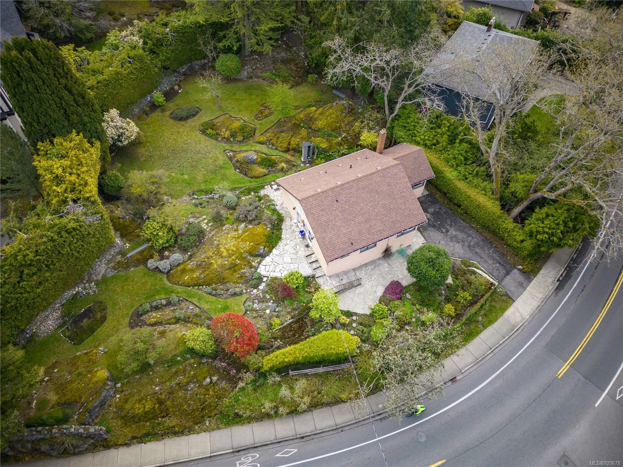 563 Foul Bay Rd