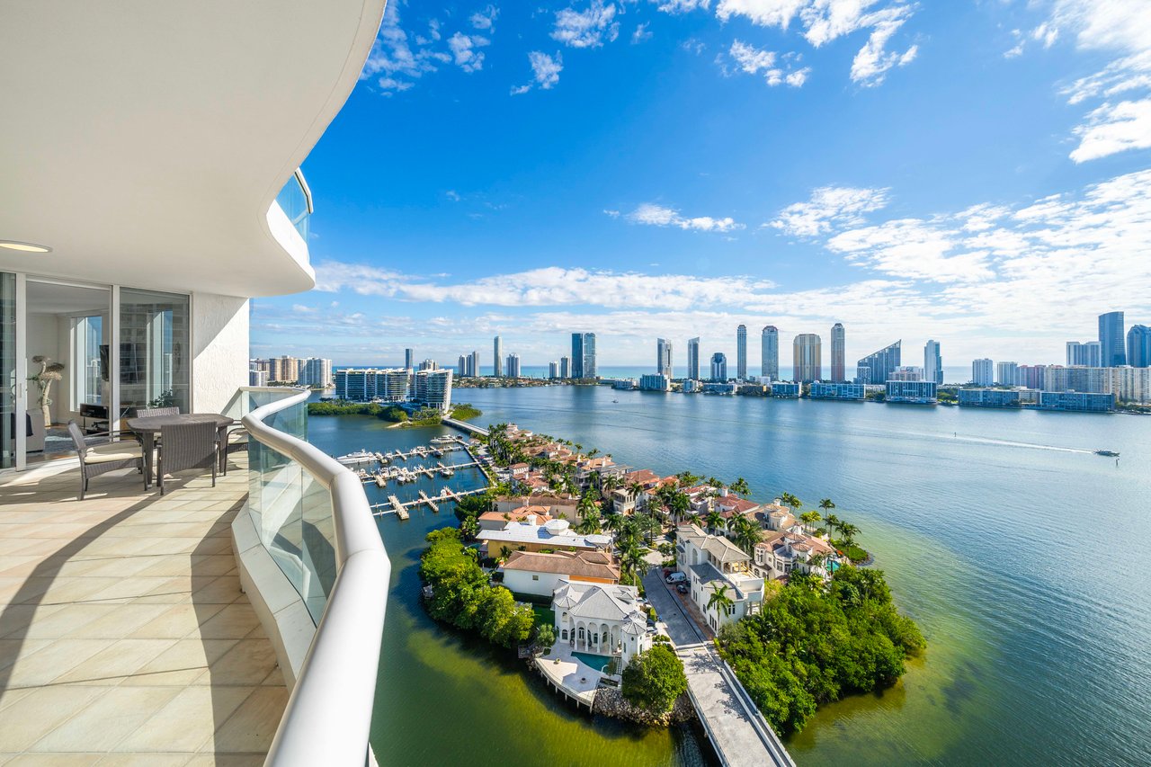 6000 Island Blvd # 2406