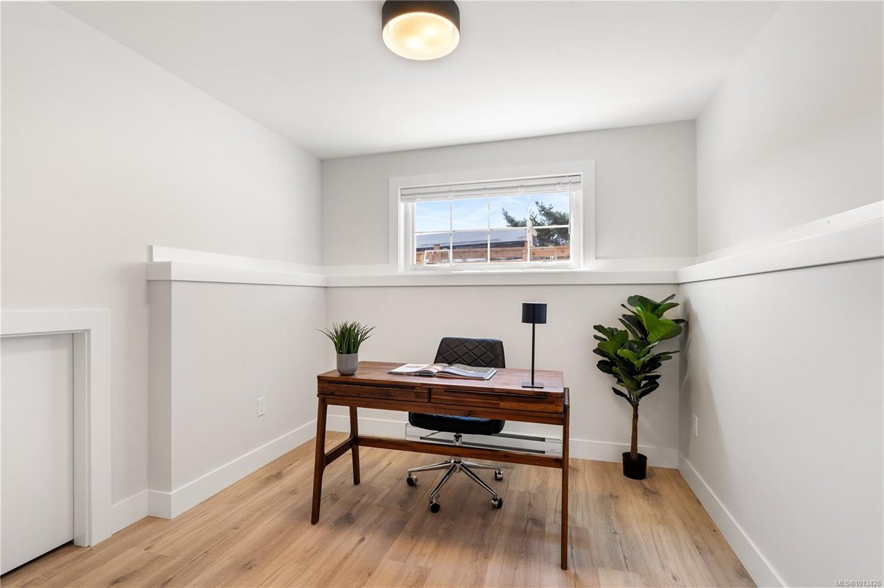 1-910 Old Esquimalt Rd