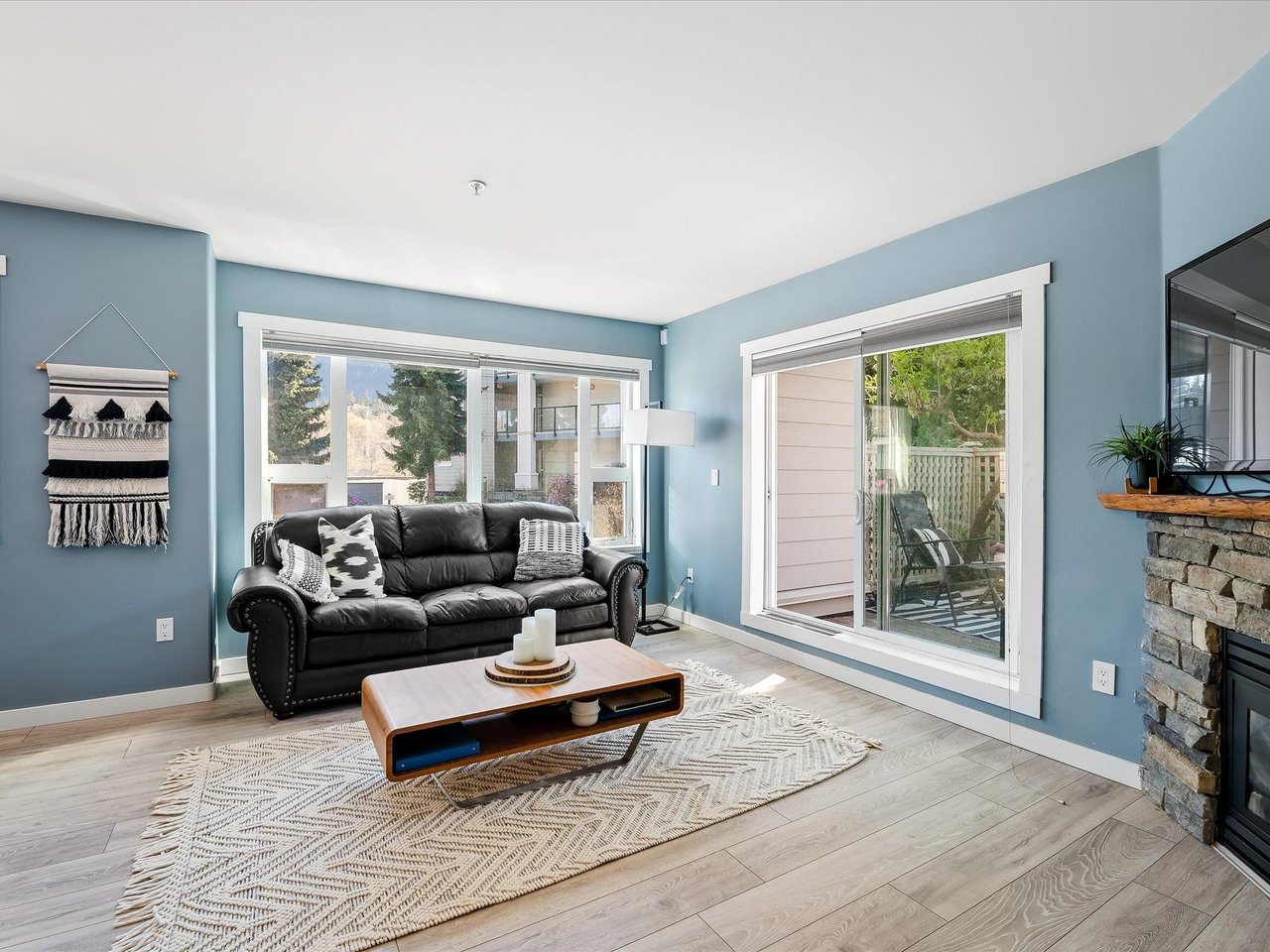 102-1460 Pemberton Ave