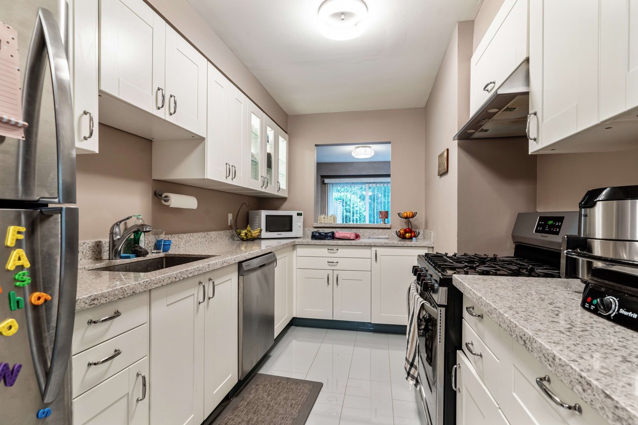 Glen Abbey townhome on lush ravine