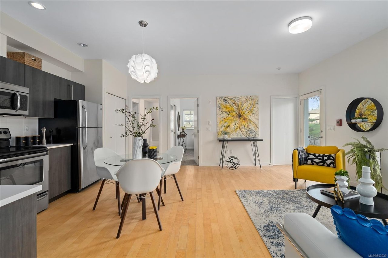 106-4050 Douglas St, Saanich