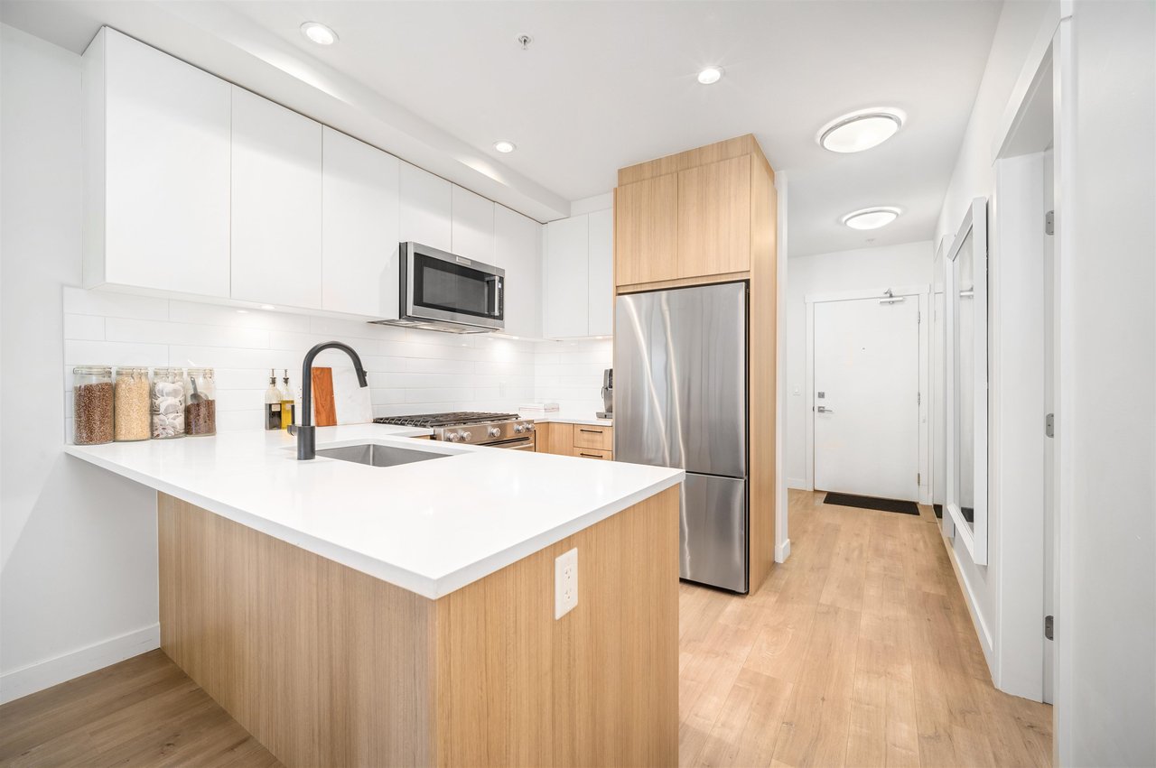 201-707 Como Lake Avenue, Coquitlam