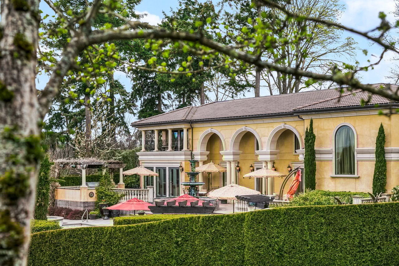 Clyde Hill Villa 