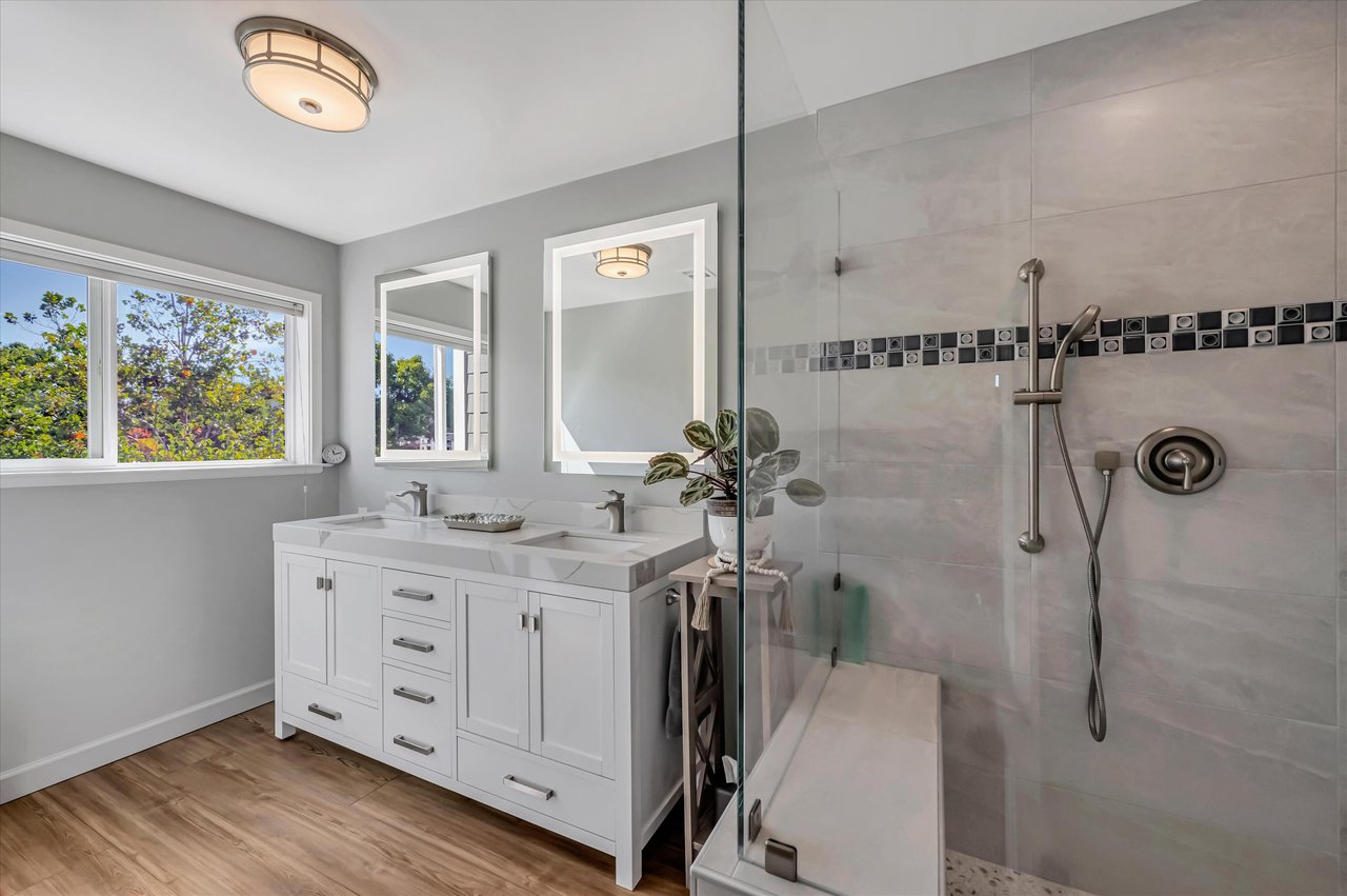 17 Crystal Creek Ct