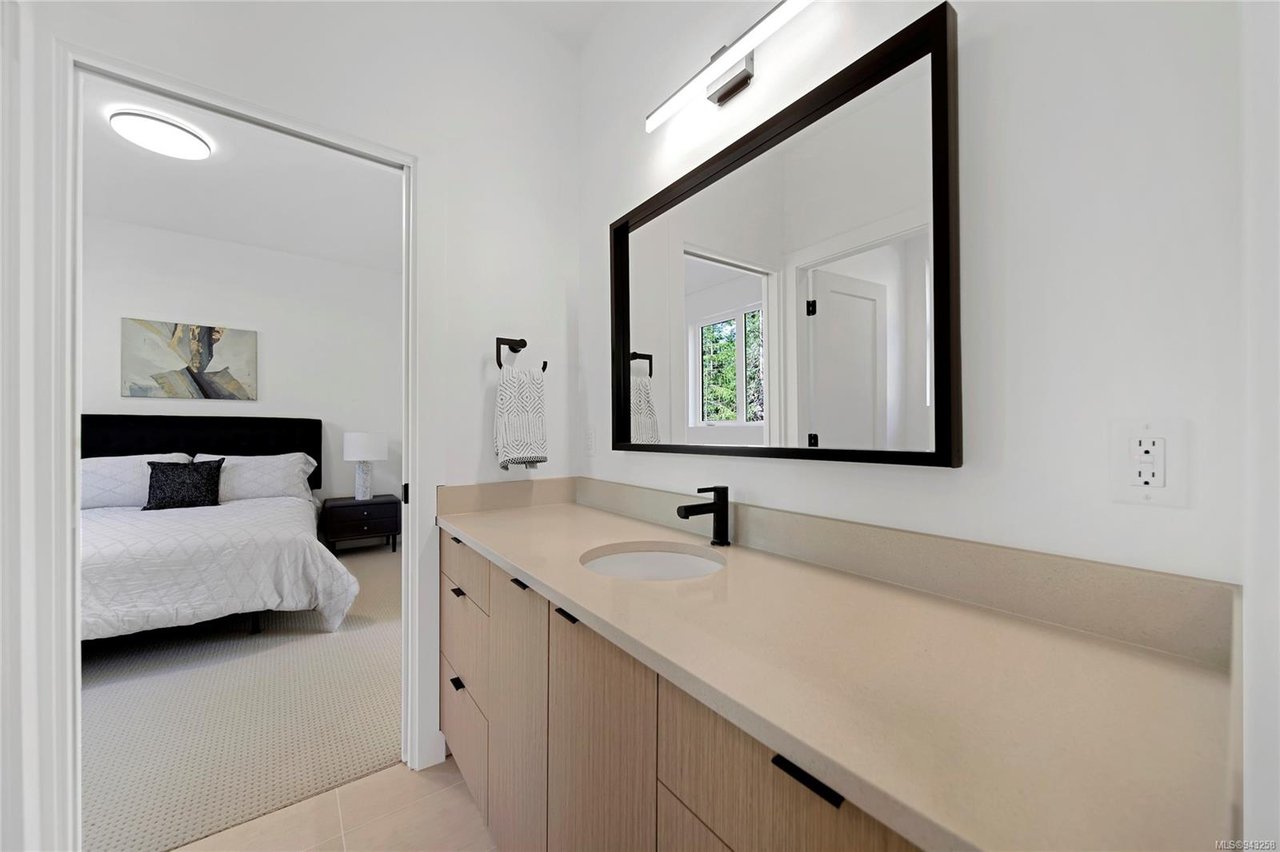 3905 Olympian Wy
