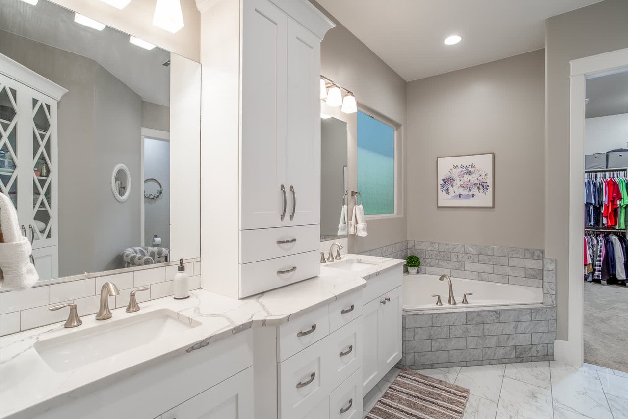 258 W Blue Quartz Dr