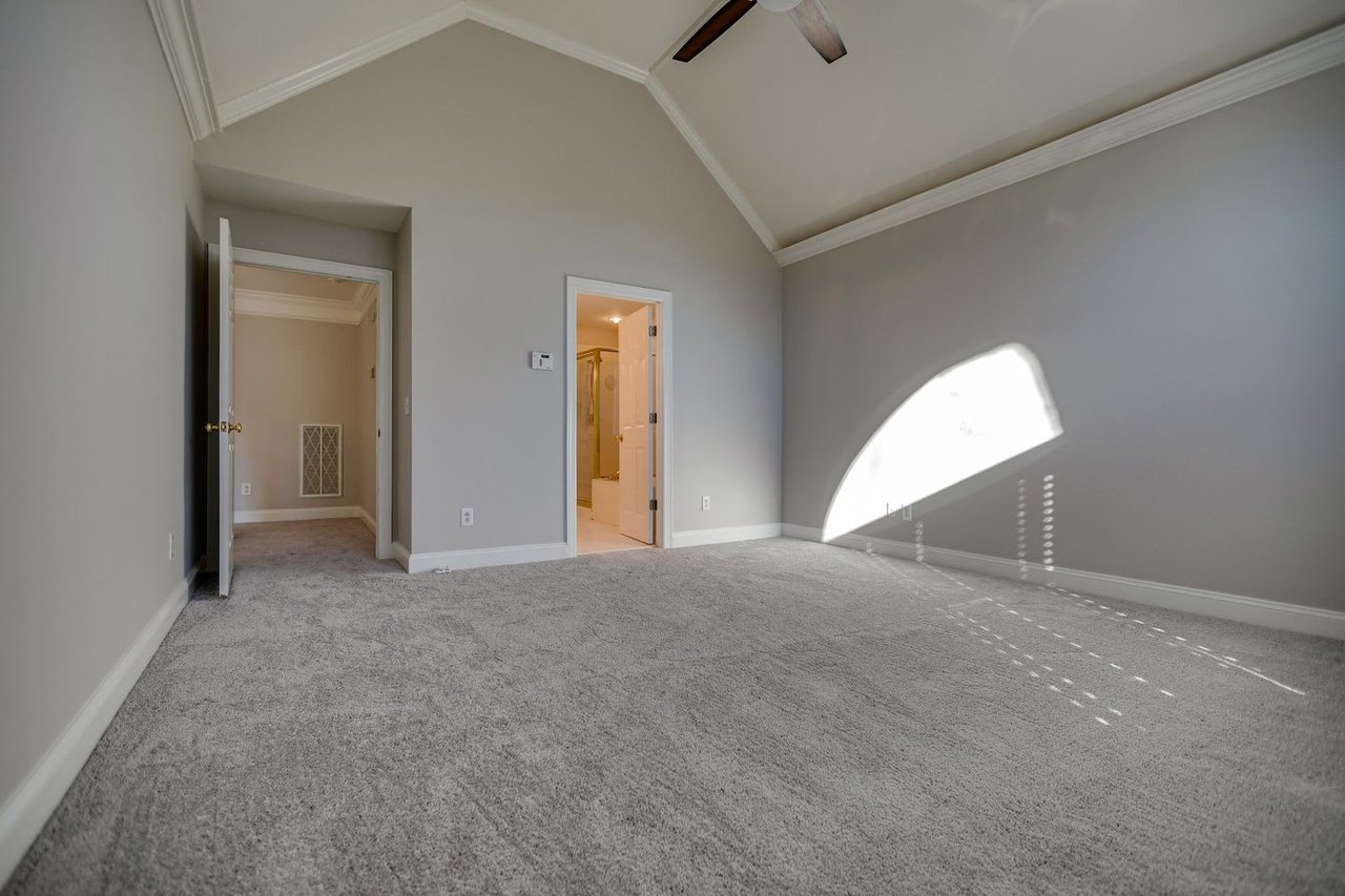 400 Pond View Ct