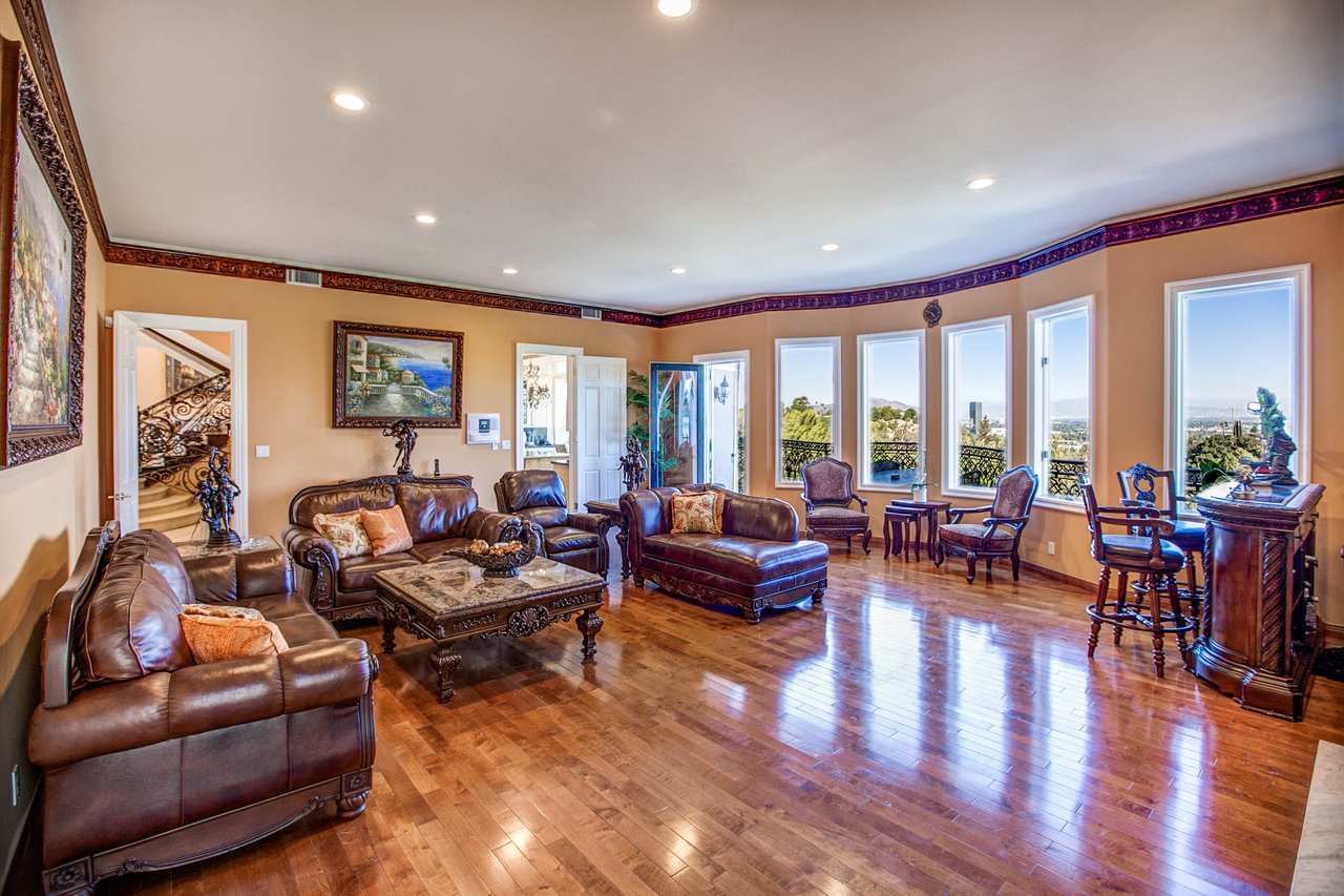11131 Mountcastle Dr. Studio City, CA