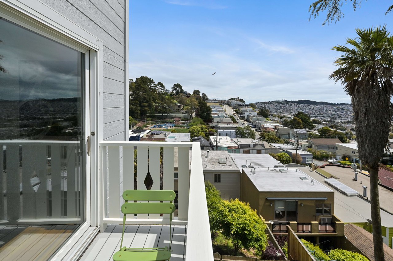 Sweeping Views In Sunnyside