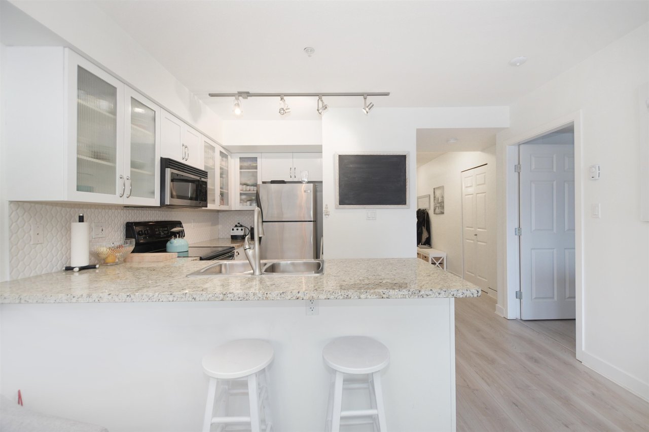 308-702 E King Edward Ave