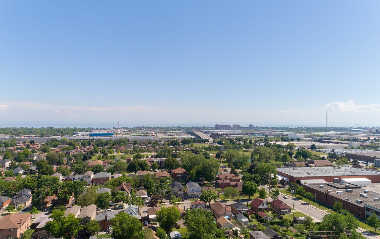 THREE-STOREY EXECUTIVE TOWNHOME