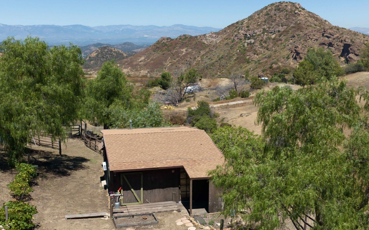 33007 Mulholland Hwy