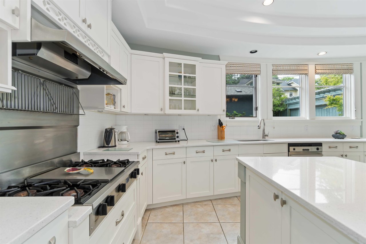 1928 W 36th Ave