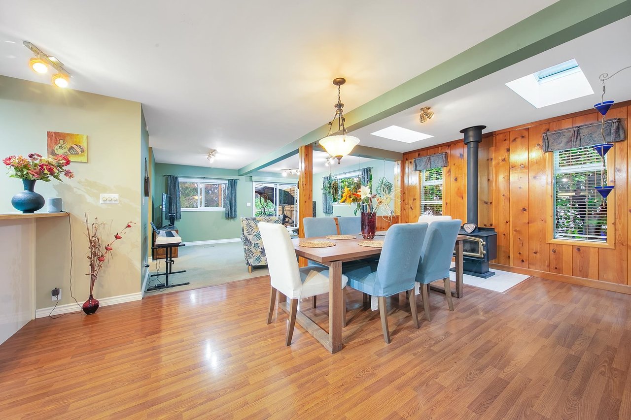 1650 Deep Cove Rd