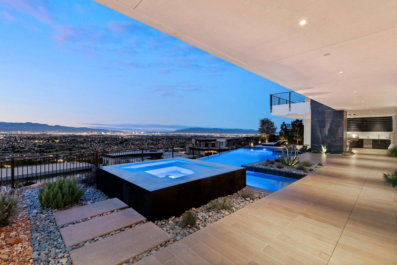 9 Boulderback Drive 