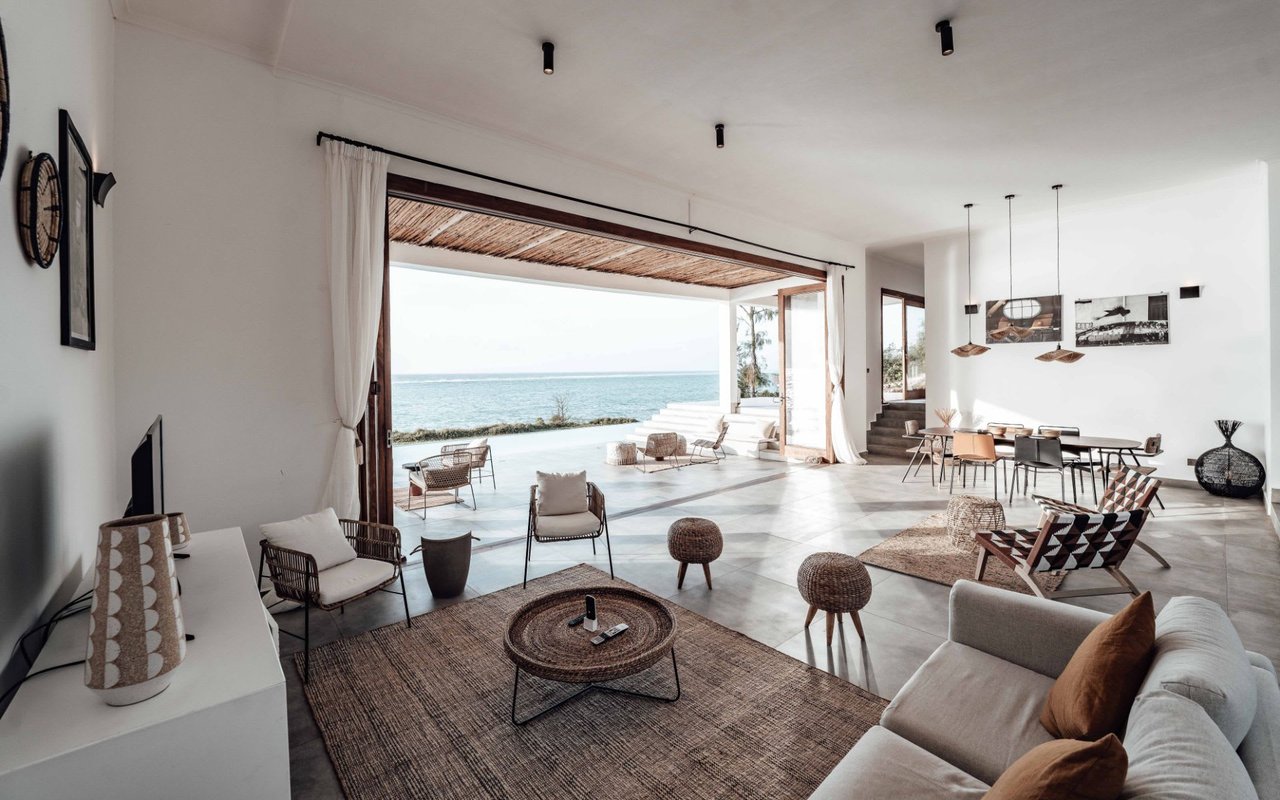 RIGHT WAY TO POSITION ACCENT PIECES ON YOUR FLOOR SPACE