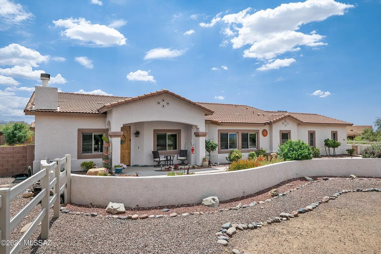 3900 E Calle Agassiz