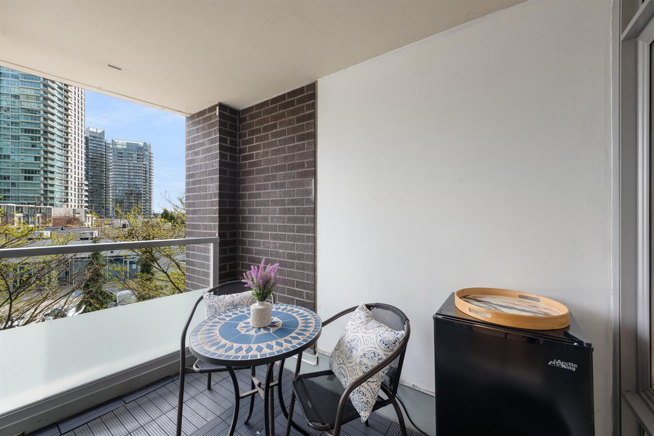 206-2133 Douglas Rd