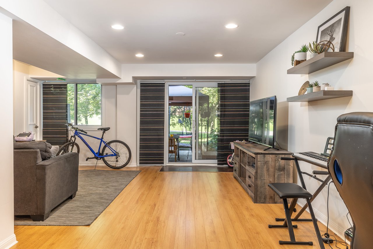 FAMILY TOWNHOME OFF THE PARK