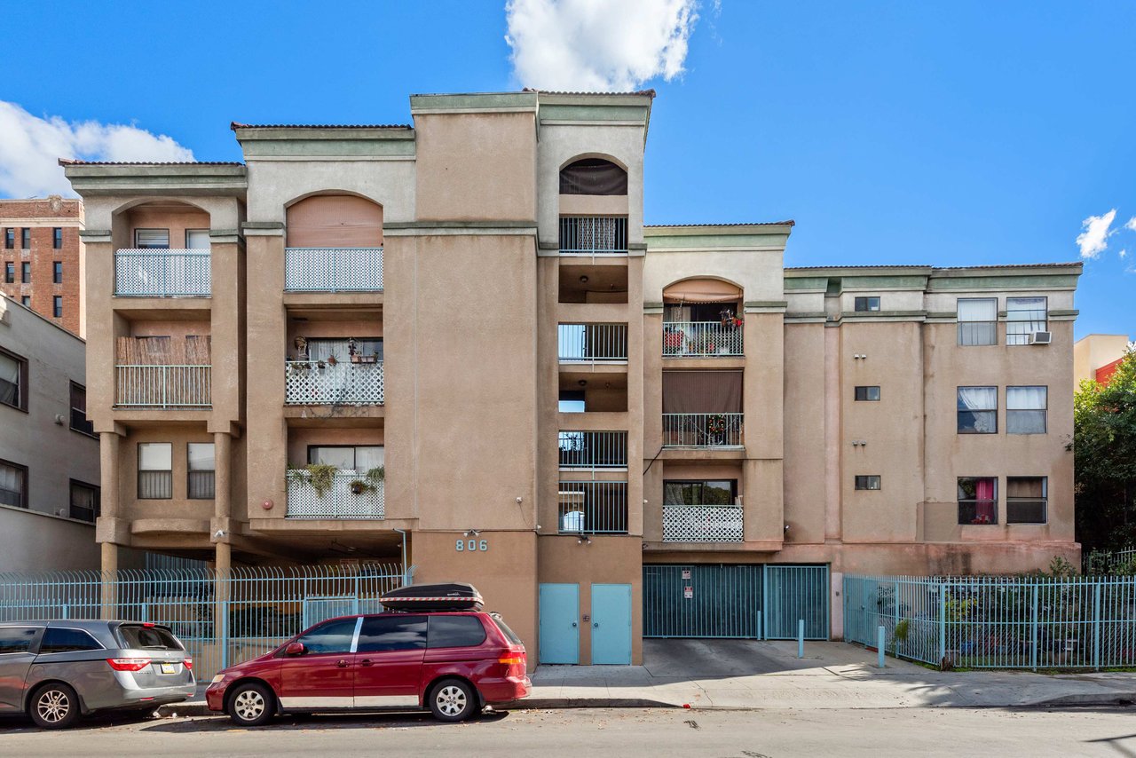 806 S Burlington Ave (39 Units)