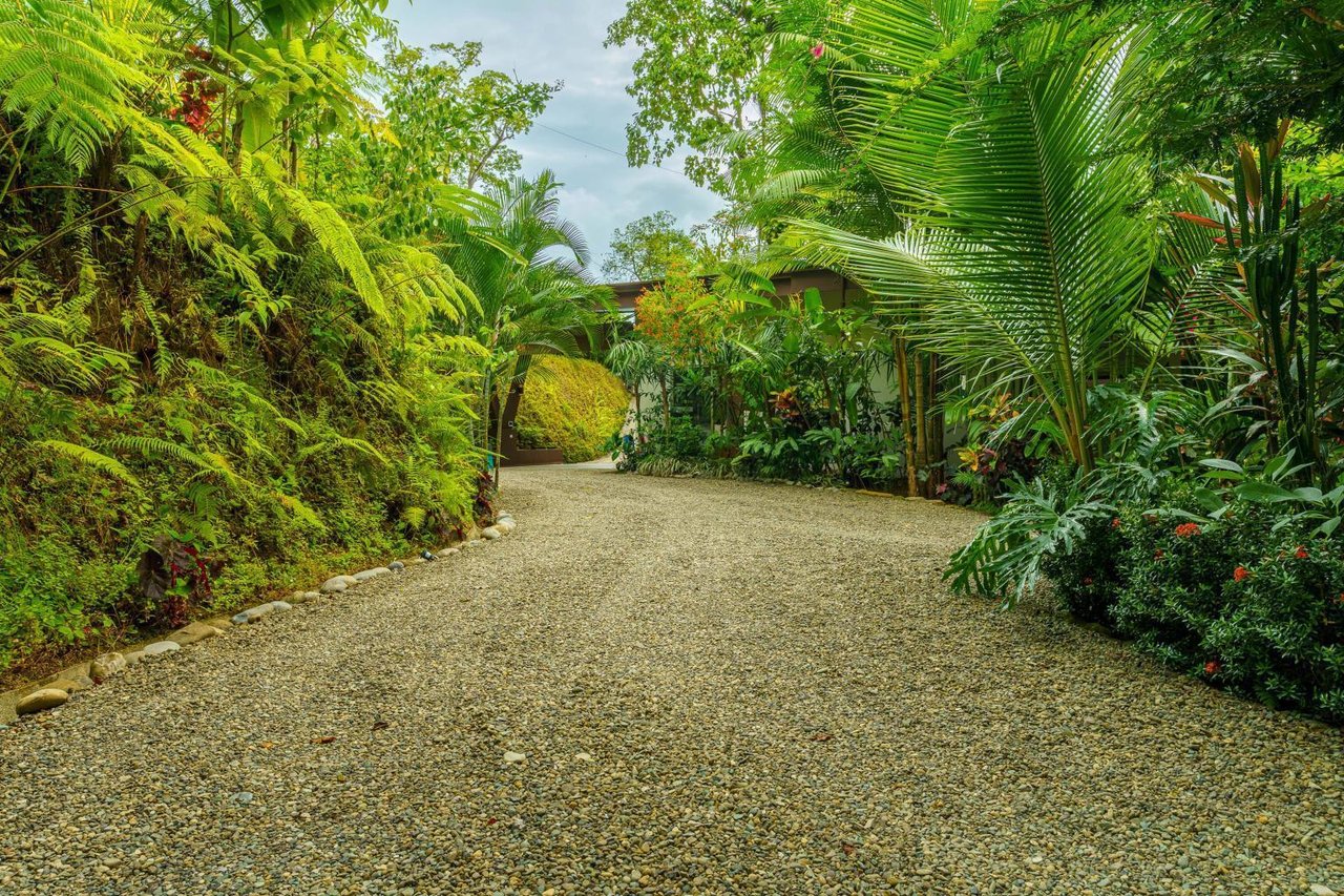 4 Bedroom Tropical Luxury Home, With Outstanding Ocean And Mountain Views