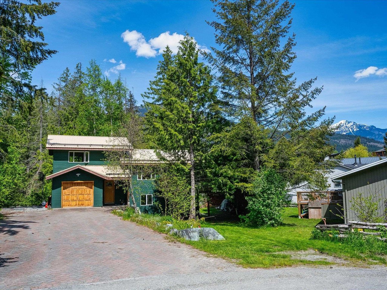 1349 Elmwood Dr