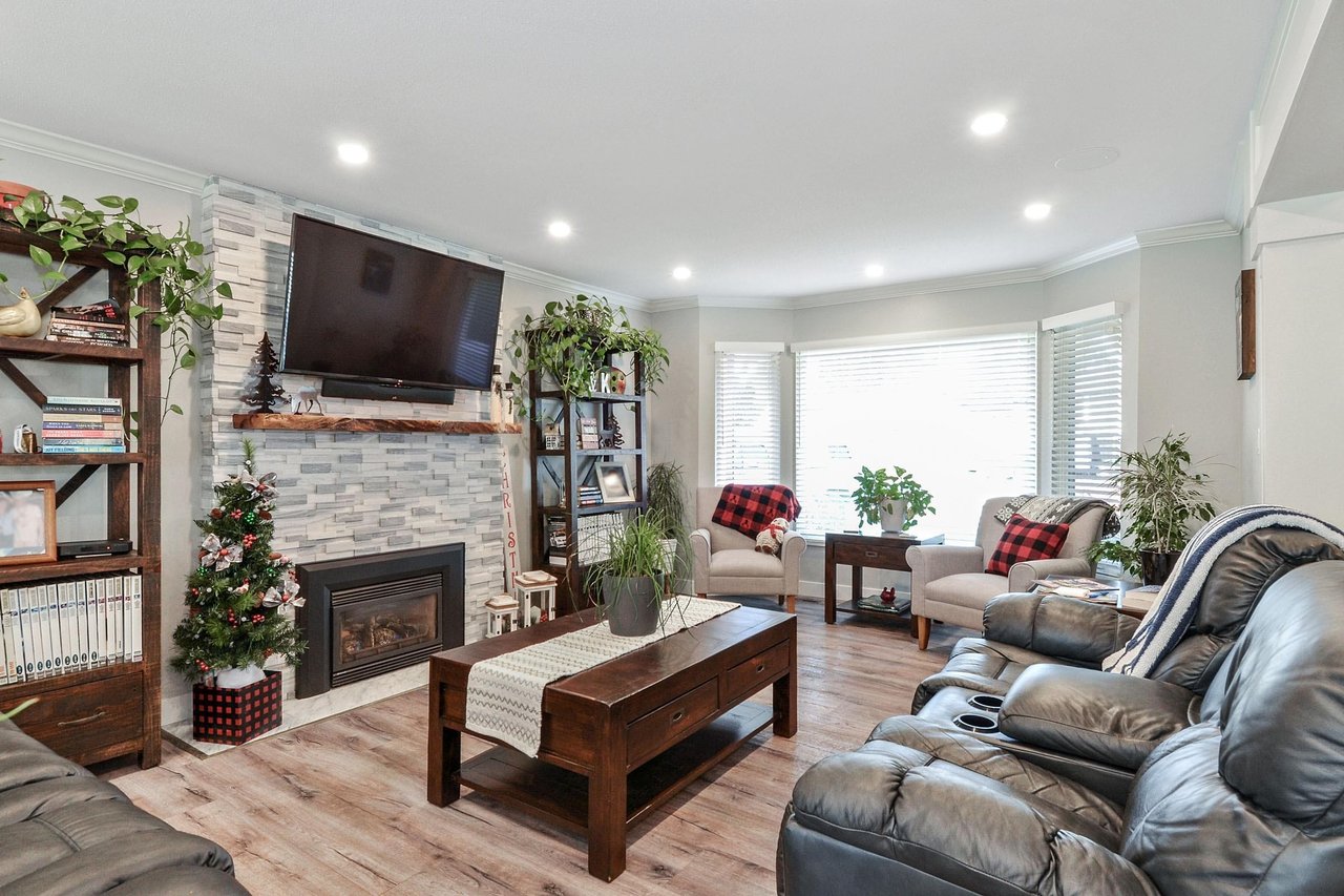 23003 Apple Grove