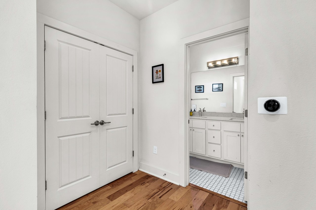 1604 JJ Seabrook #B