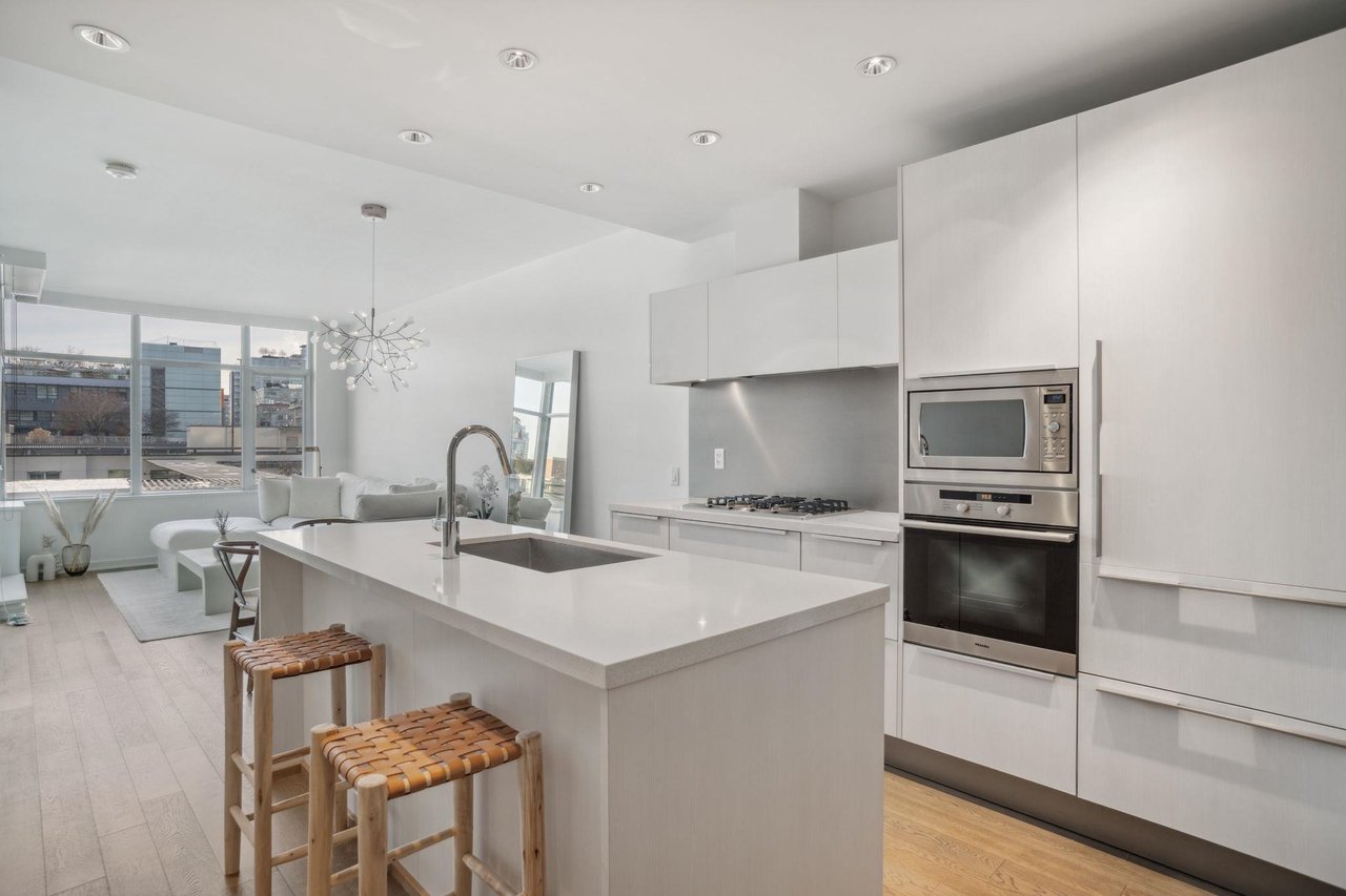 602-181 W 1st Ave