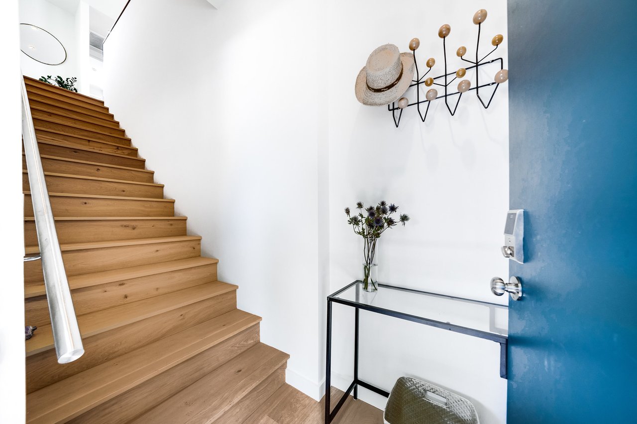 Studio City Modern 1 Bedroom + Office Loft