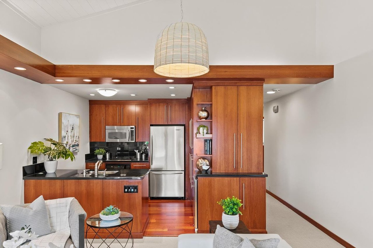1 Surf Way APT 211