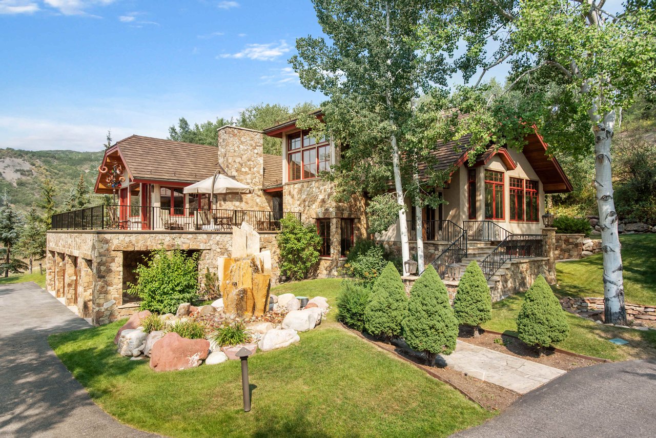 Beautiful Home with Ski-in/Ski-out Access  