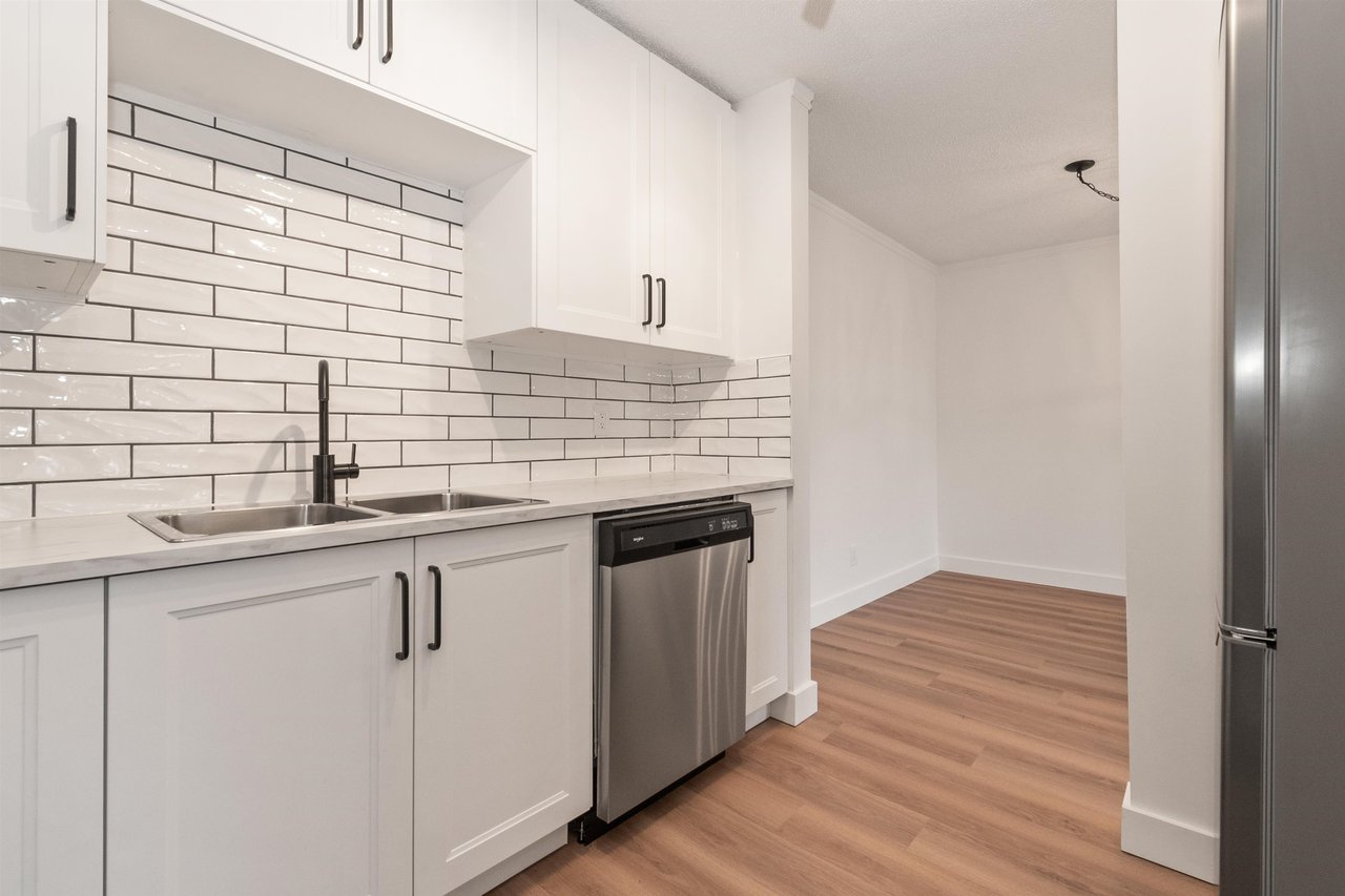 307-9080 Mary St