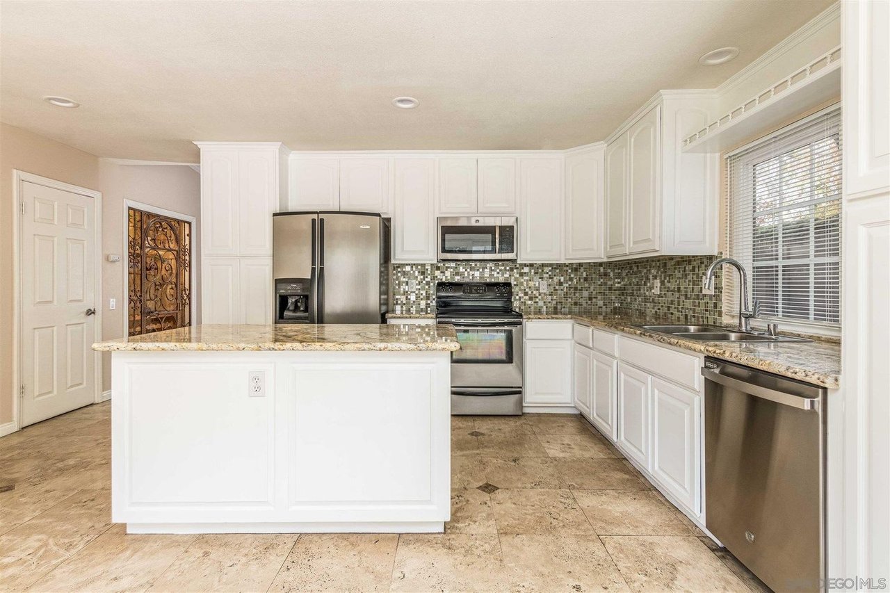 3871 Uris Ct