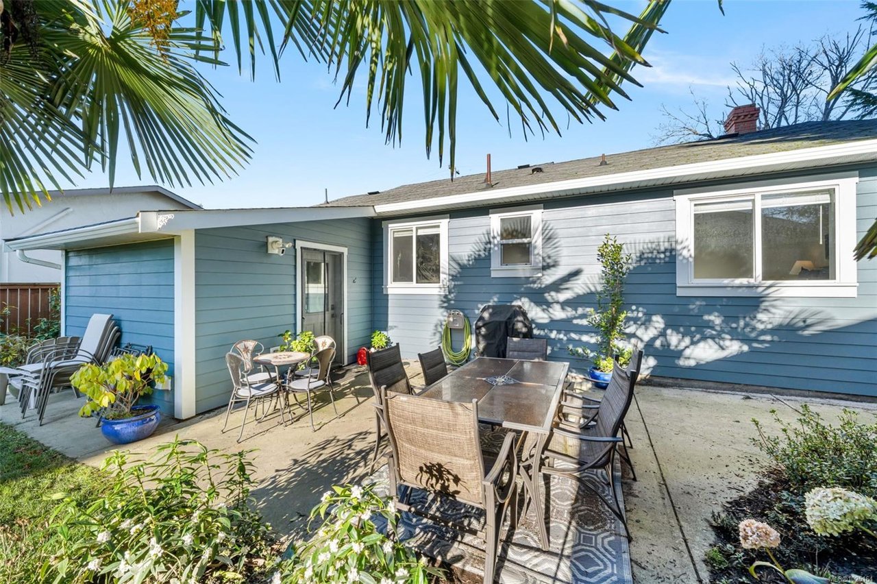 1123 Reynolds Rd, Saanich