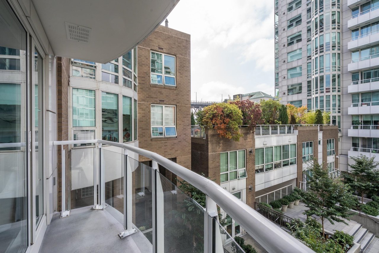 515-888 Beach Ave