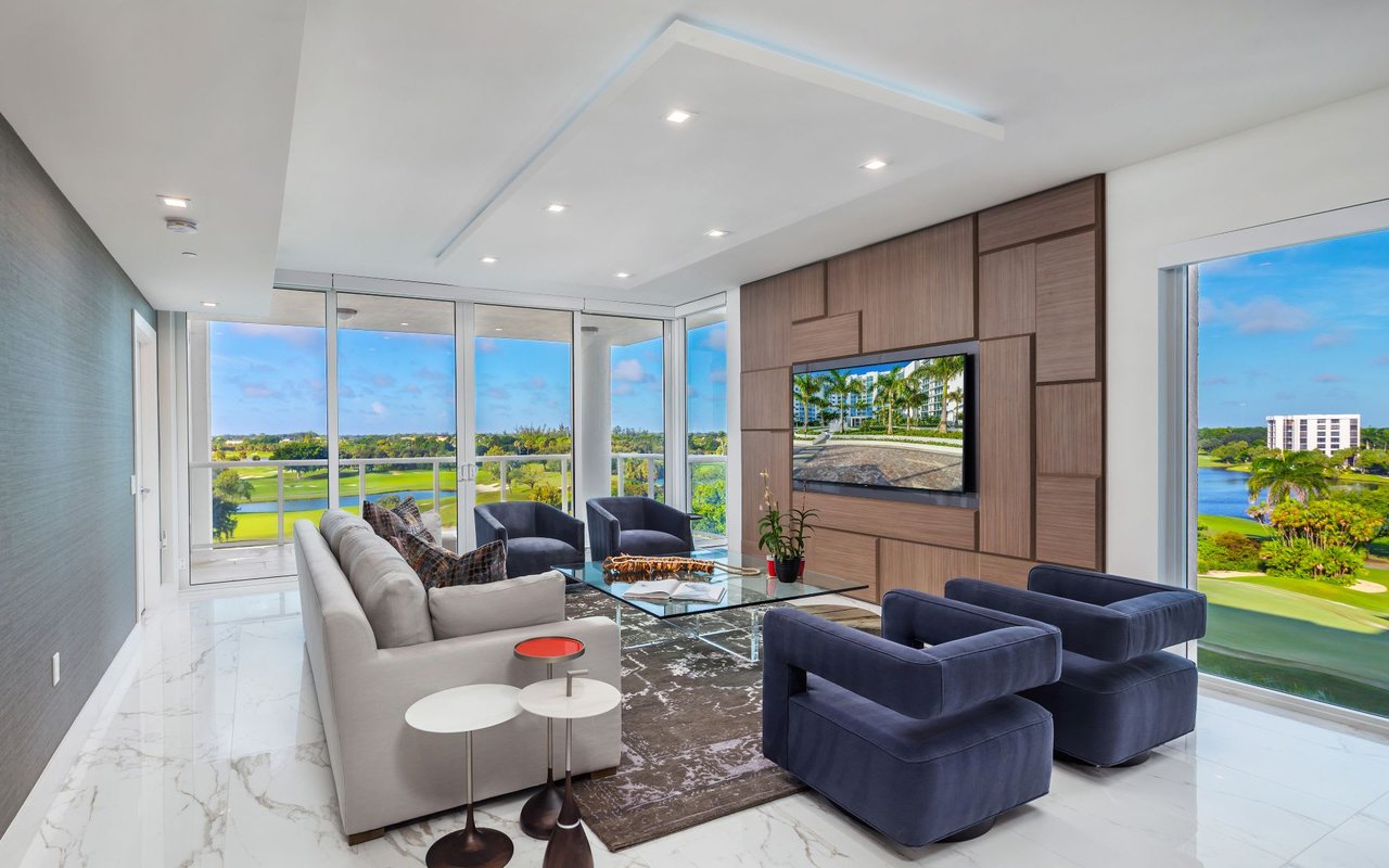 Akoya, Boca West