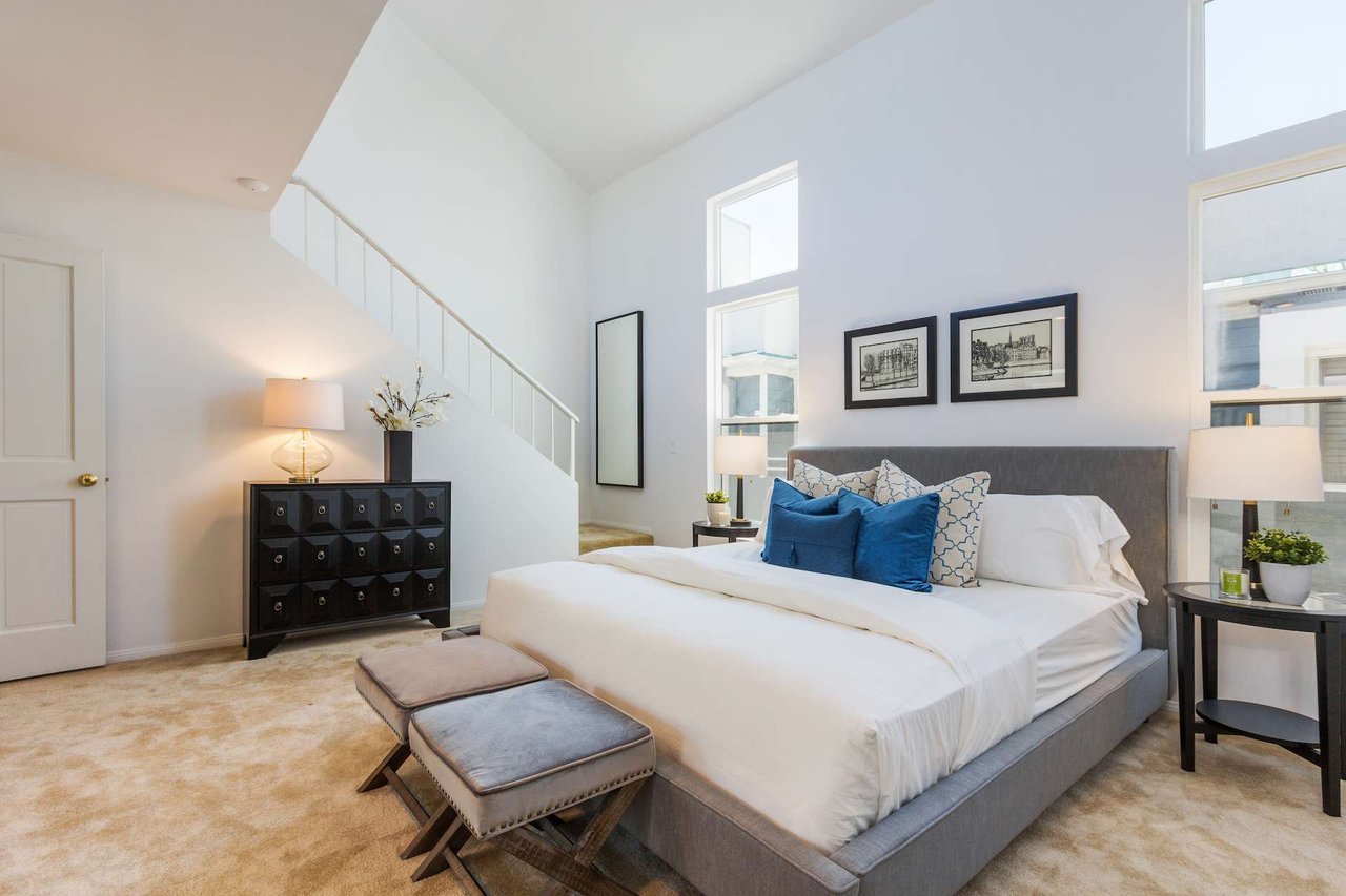 Front Facing Spacious Townhouse