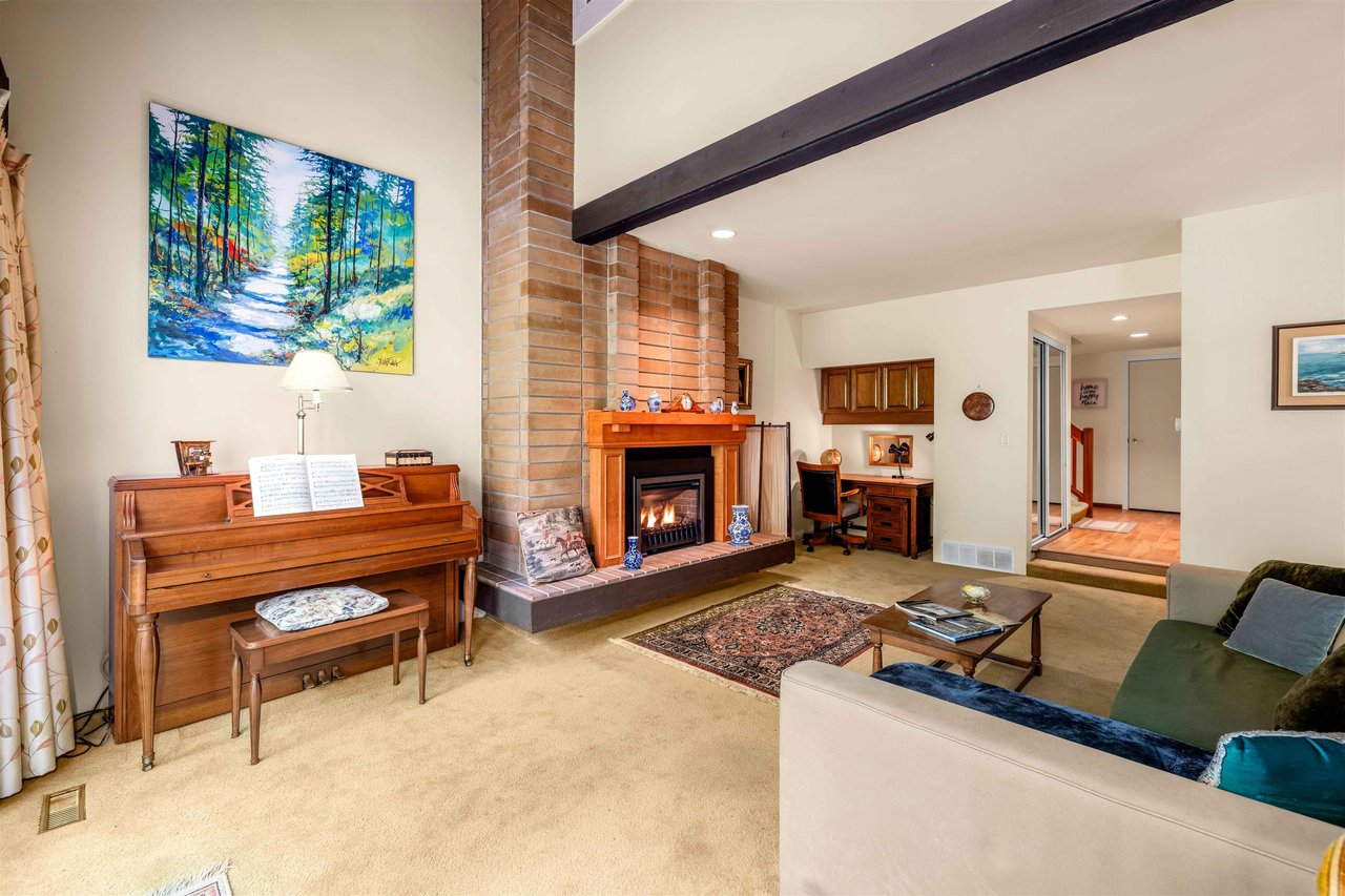 7-4957 Marine Dr