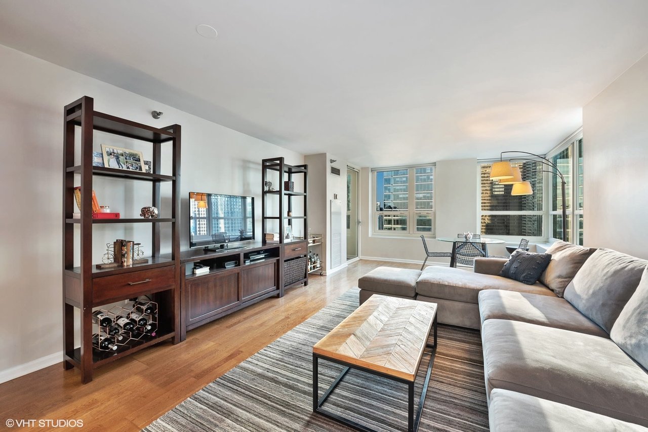 345 N LaSalle St Unit 4203