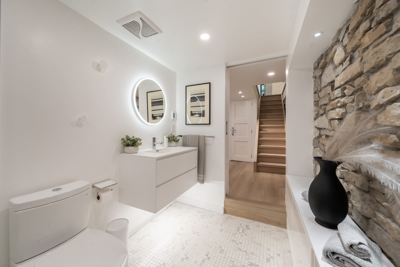 223 Indian Rd Cres