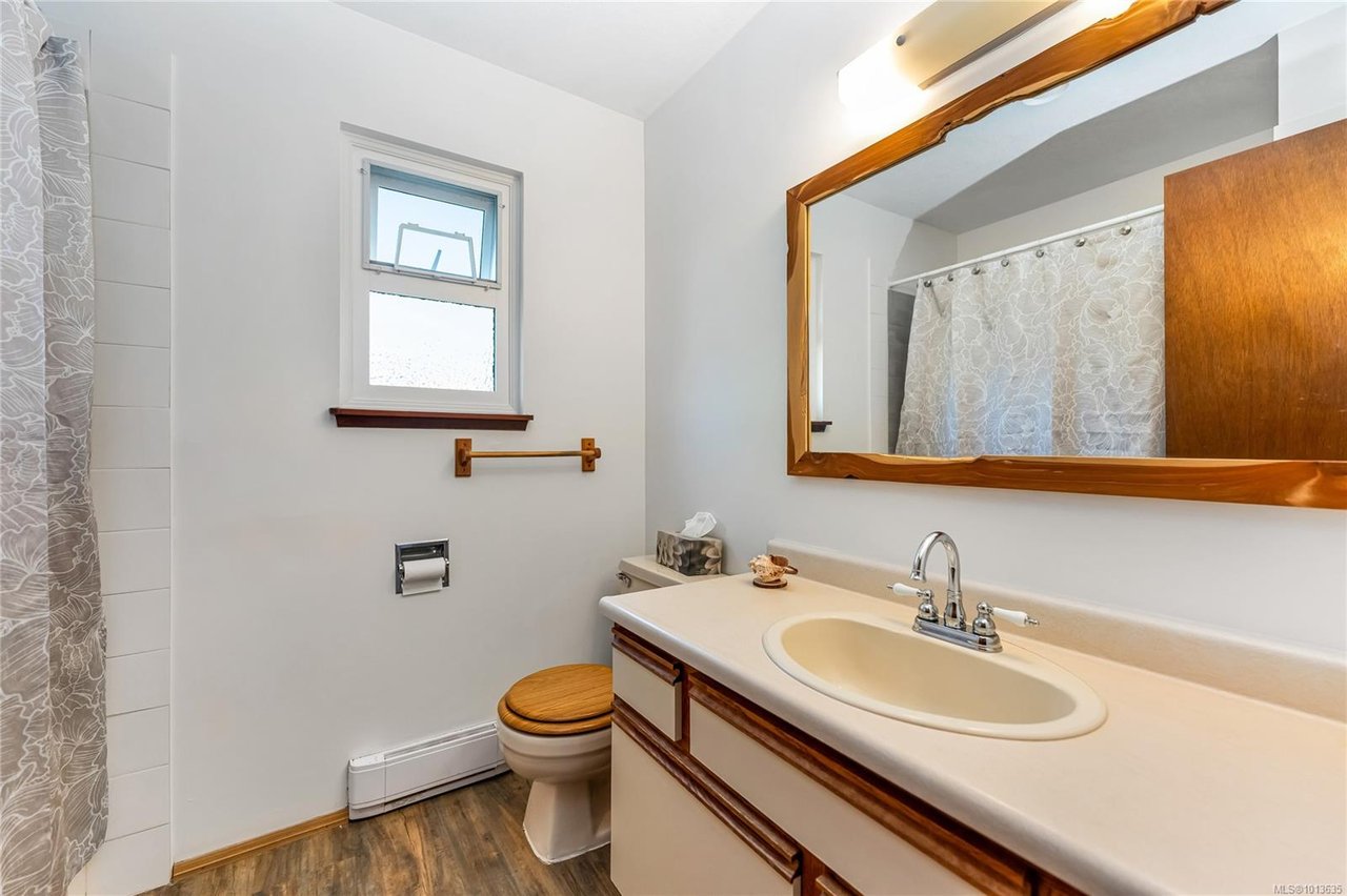 7678 Grieve Cres