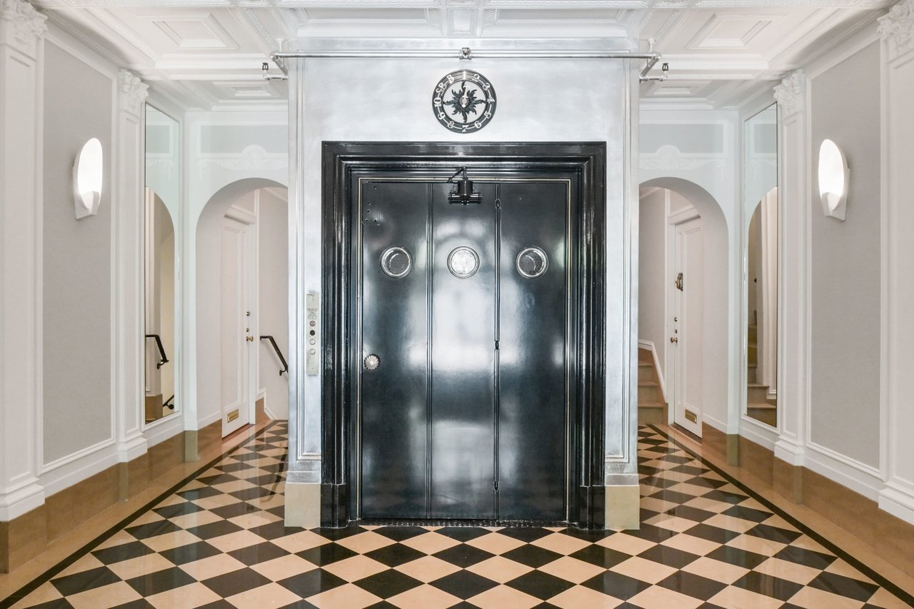 Grand Scale Pacific Heights Apartment
