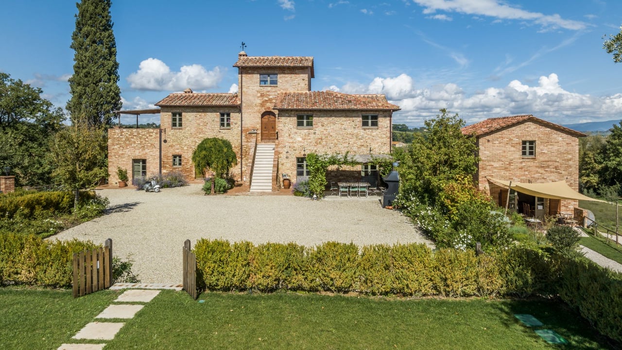 Tenuta Lavanda “Beautiful Estate With Swimming Pool in Tuscany”