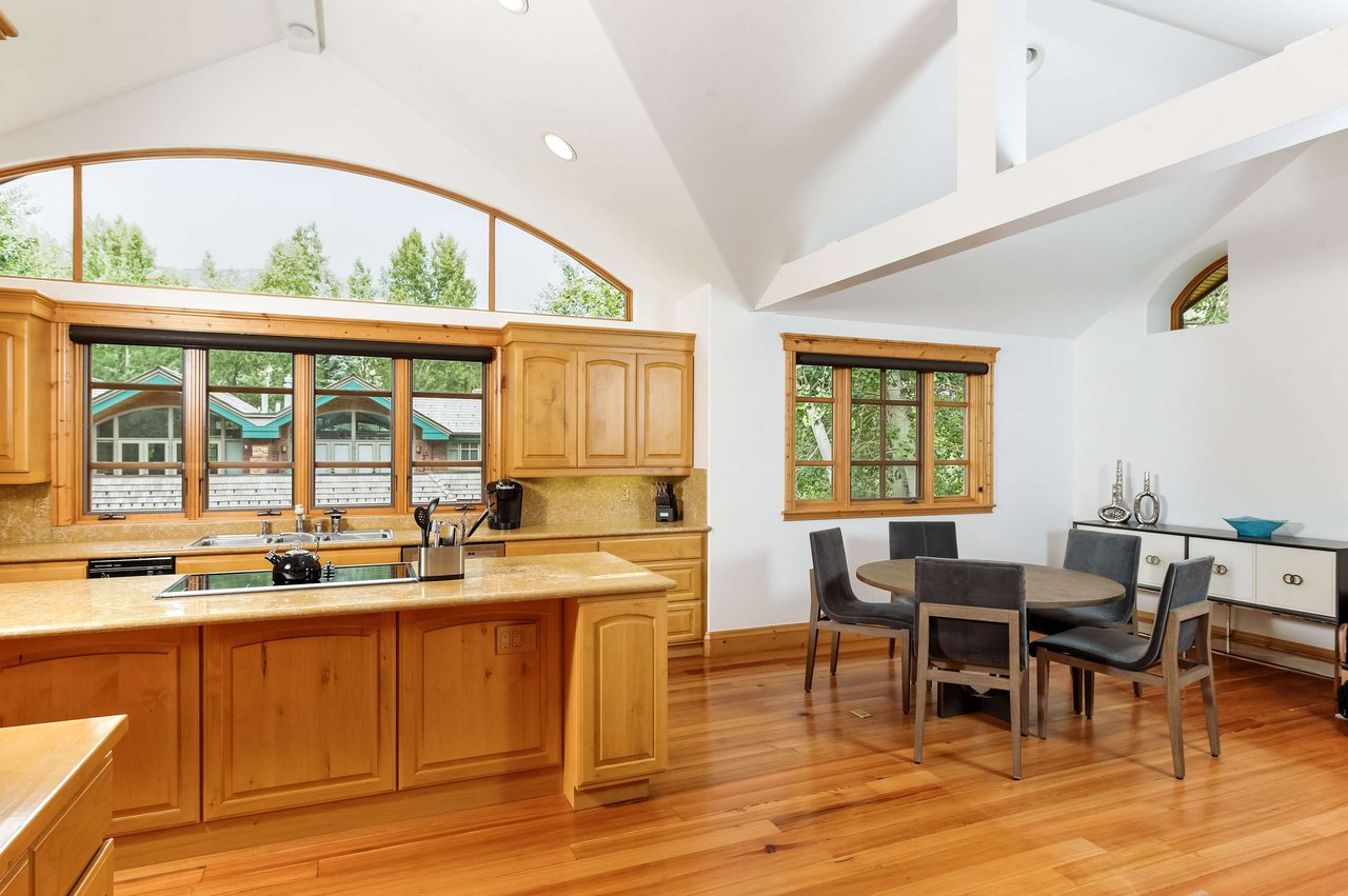 Beautiful Mountain Contemporary Townhome in Aspen Central Core